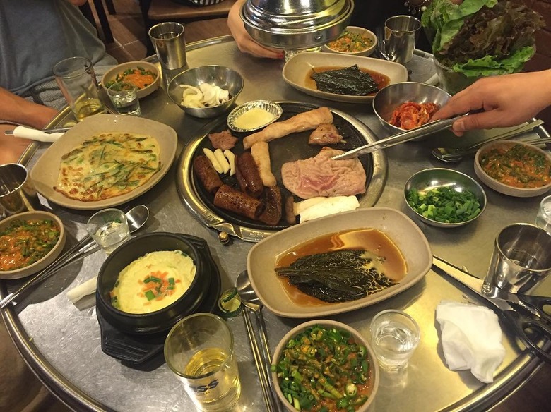 술이 술술~ 어깨춤은 얼쑤 소주 안주