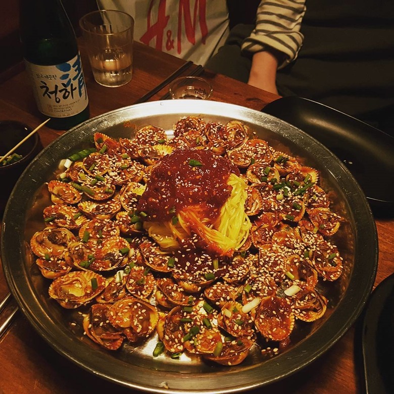 술이 술술~ 어깨춤은 얼쑤 소주 안주