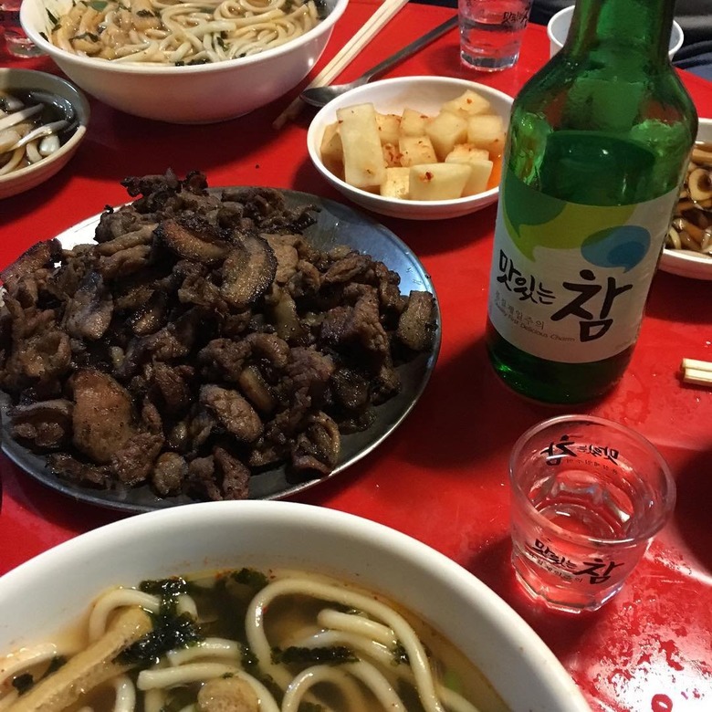 술이 술술~ 어깨춤은 얼쑤 소주 안주