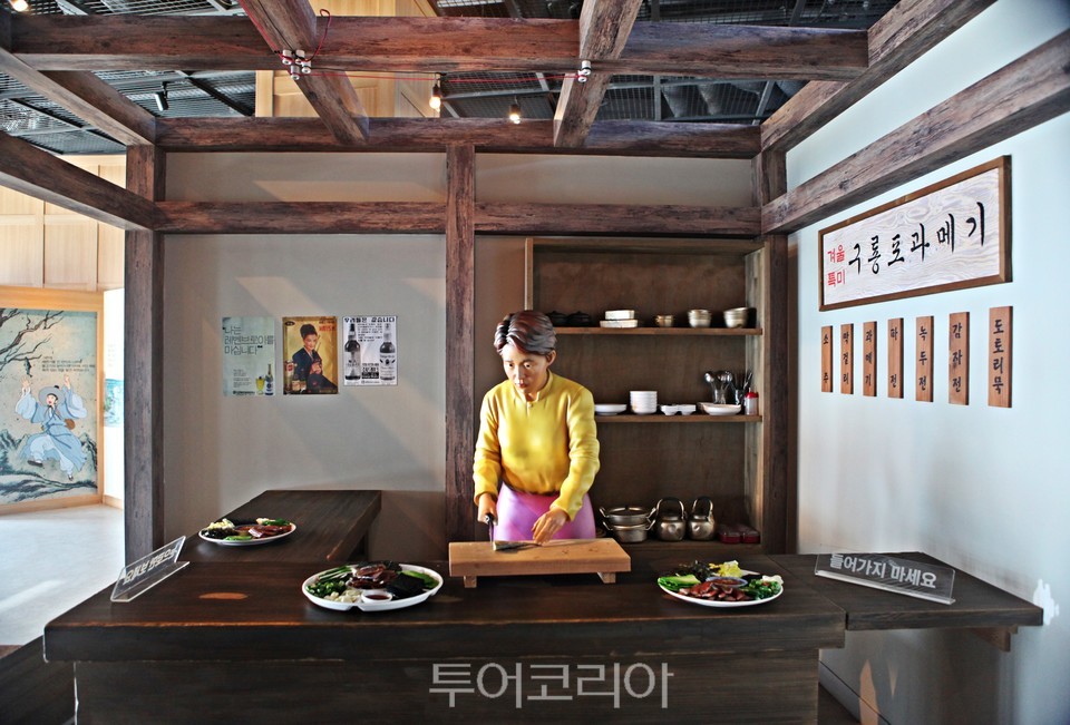 구룡포 과메기문화관에 전시된 구룡포 옛 풍경 (사진. 김관수)