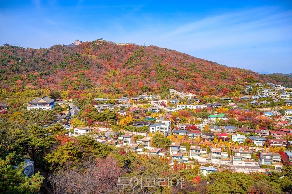 북악산 말바위전망대 지나 우수전망명소 전망대에서 바라본 서울 도심 풍경