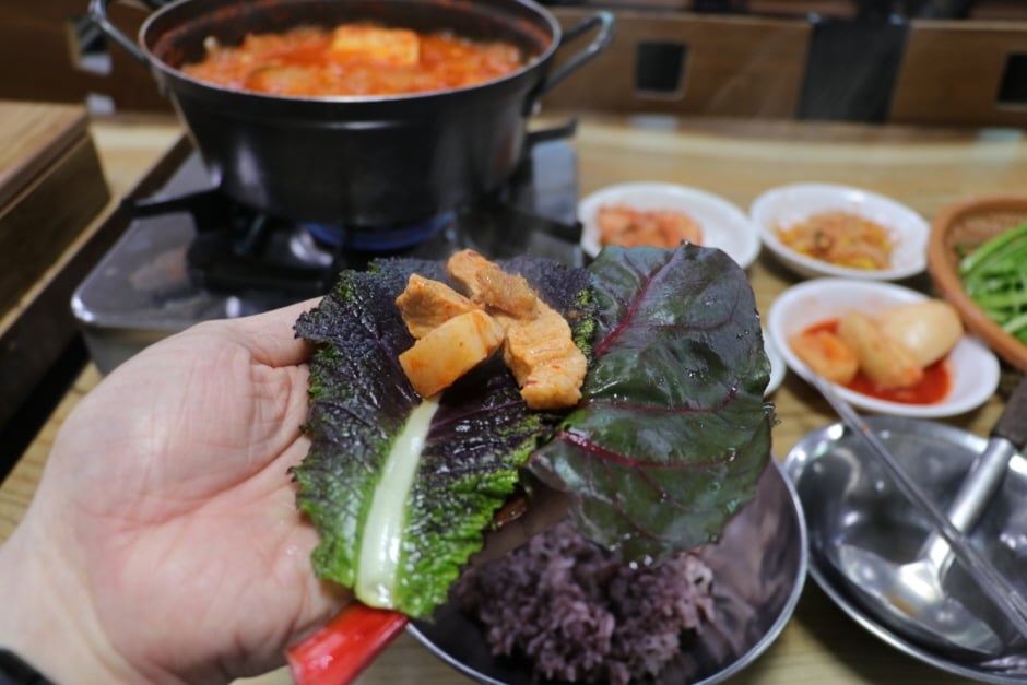 30년 전통의 김치찌개 쌈밥 / 사진=한국관광공사@TourAPI