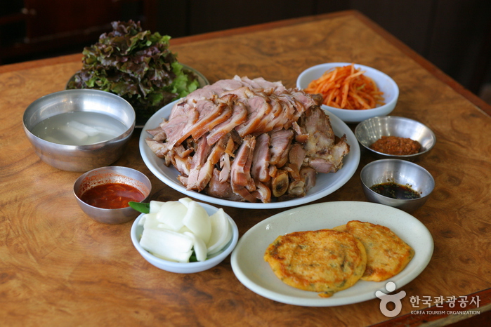 수릿날 설렁탕 할매 족발보쌈 / 사진=한국관광공사@TourAPI