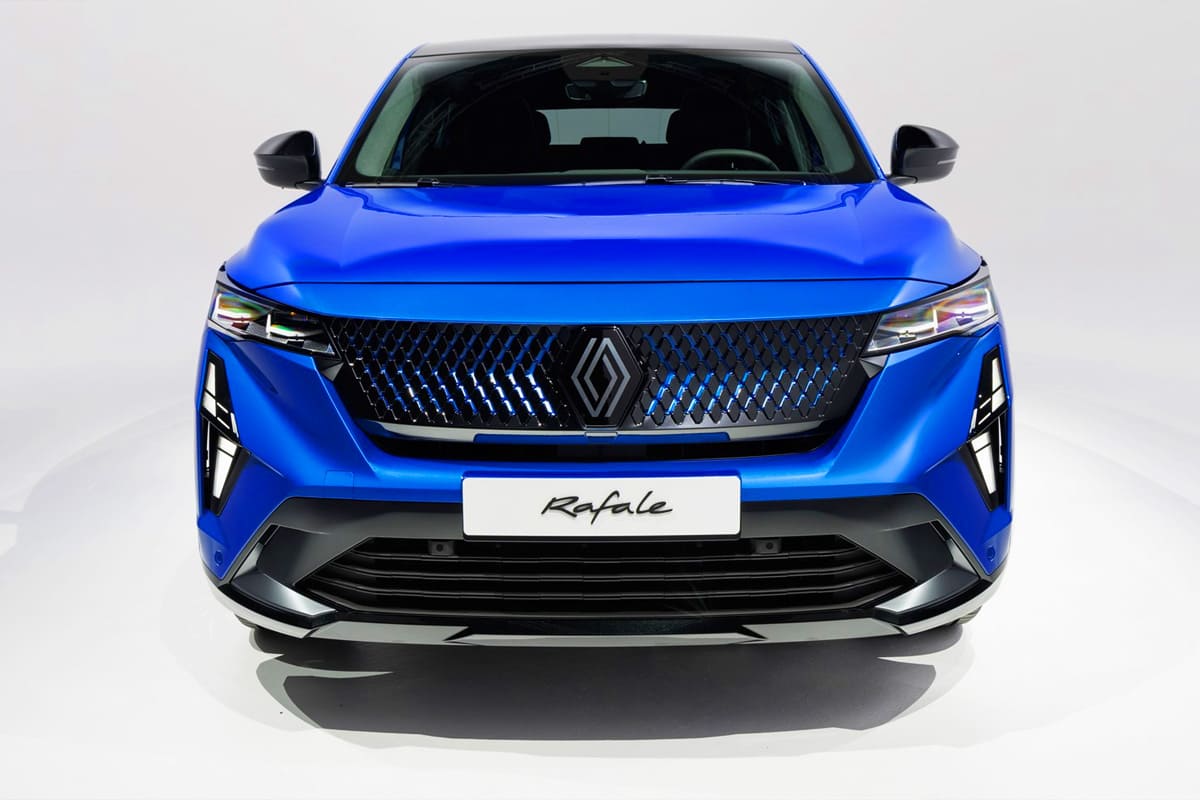 르노 라팔 E-Tech 4x4 300hp 정면