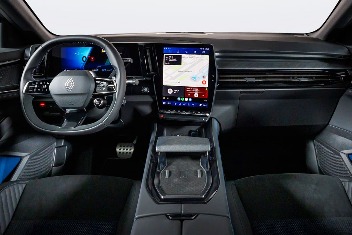 르노 라팔 E-Tech 4x4 300hp 실내