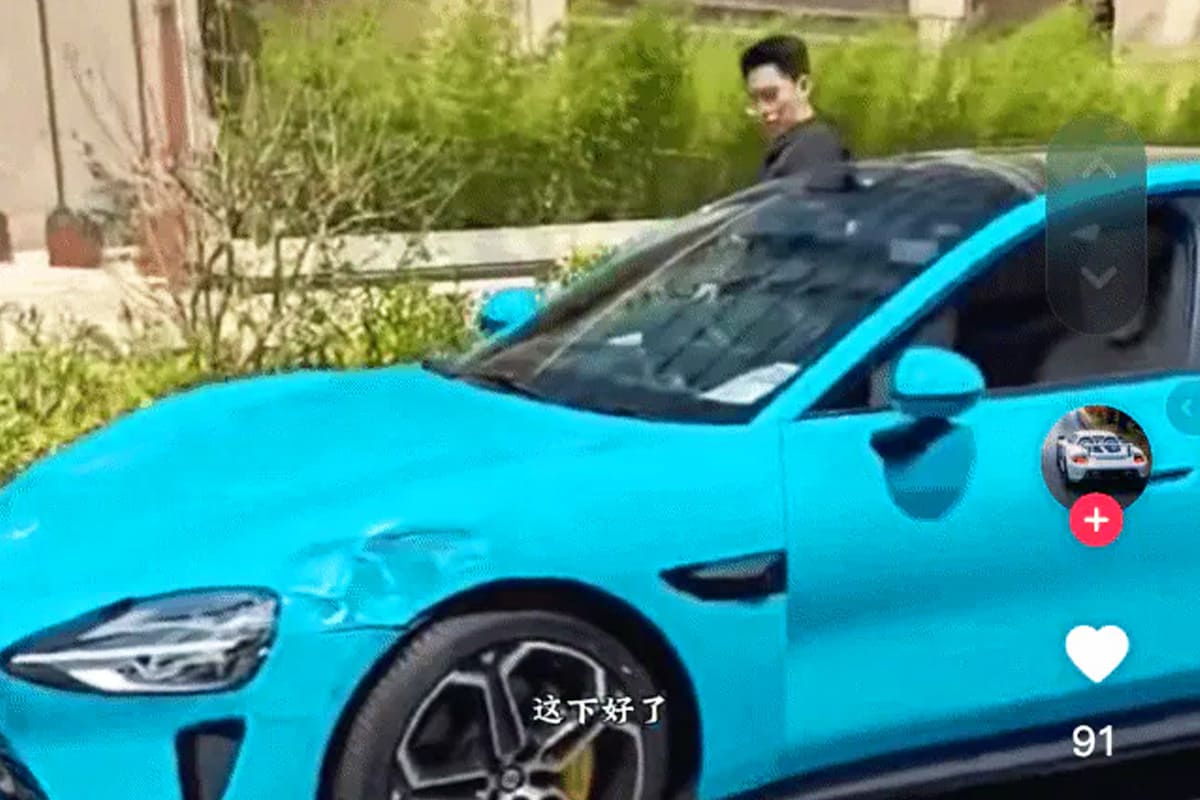 사고난 SU7의 파손된 모습