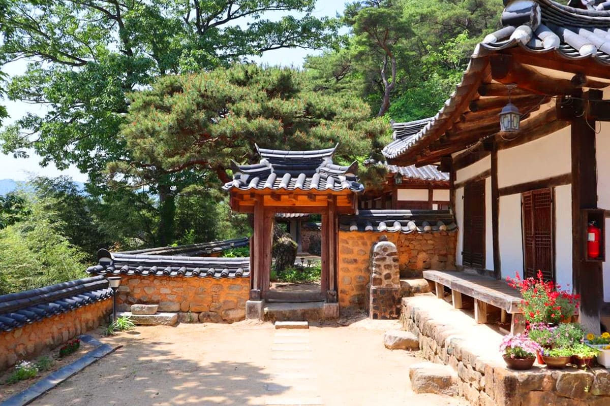 고즈넉한 옥연정사 