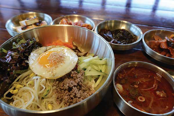 모록밭 소고기비빔밥 상차림.