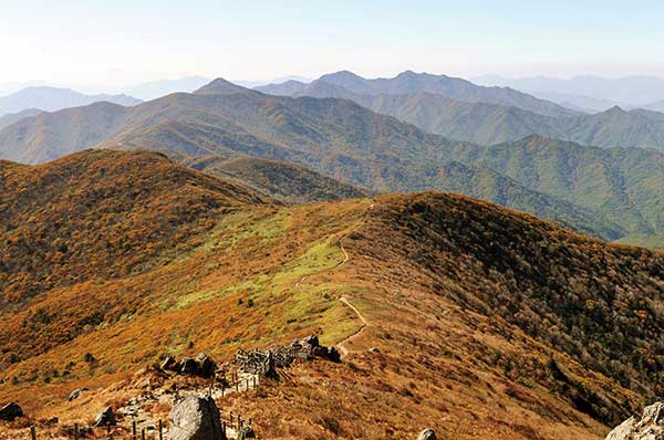 덕유산 중봉에서 바라본 산그리메.