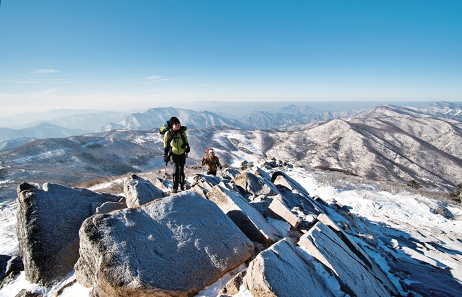 우리나라에서 6번째로 높은 산답게 빼어난 조망을 자랑하는 함백산.