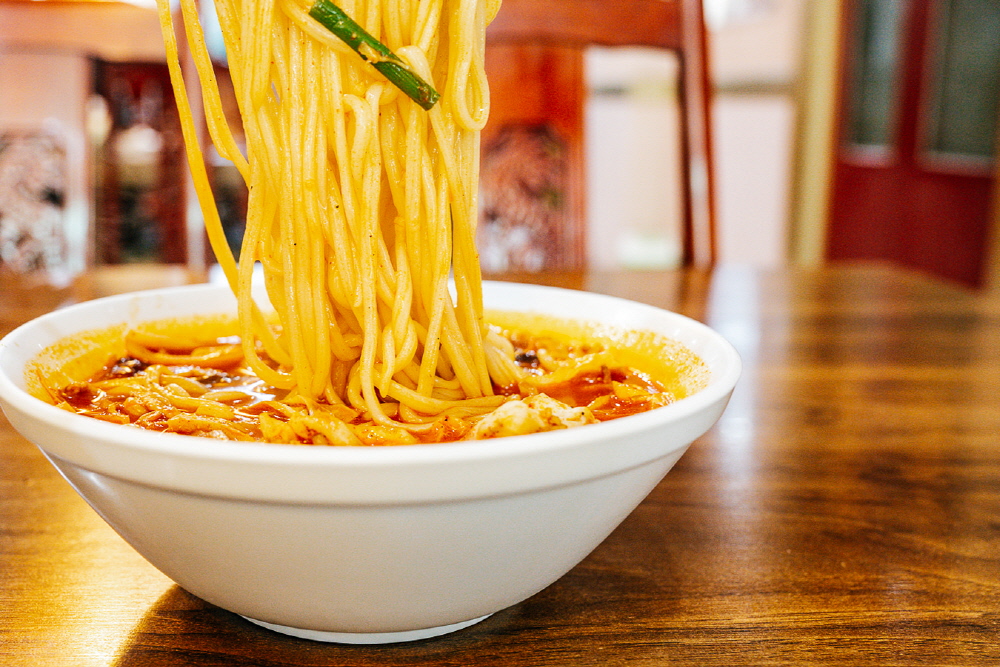 면발이 부드럽고, 칼칼한 국물 맛이 일품이다
