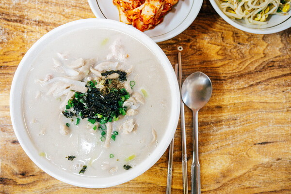 꿩메밀칼국수, 녹진한 국물이 매력적이다