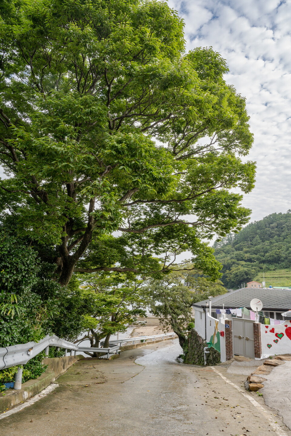 삶과 여행으로 나뉘는 내항마을과 외항마을의 경계