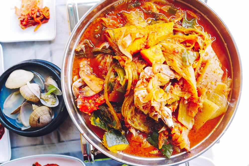 충남 서해안 향토음식 게국지도 맛볼 수 있다