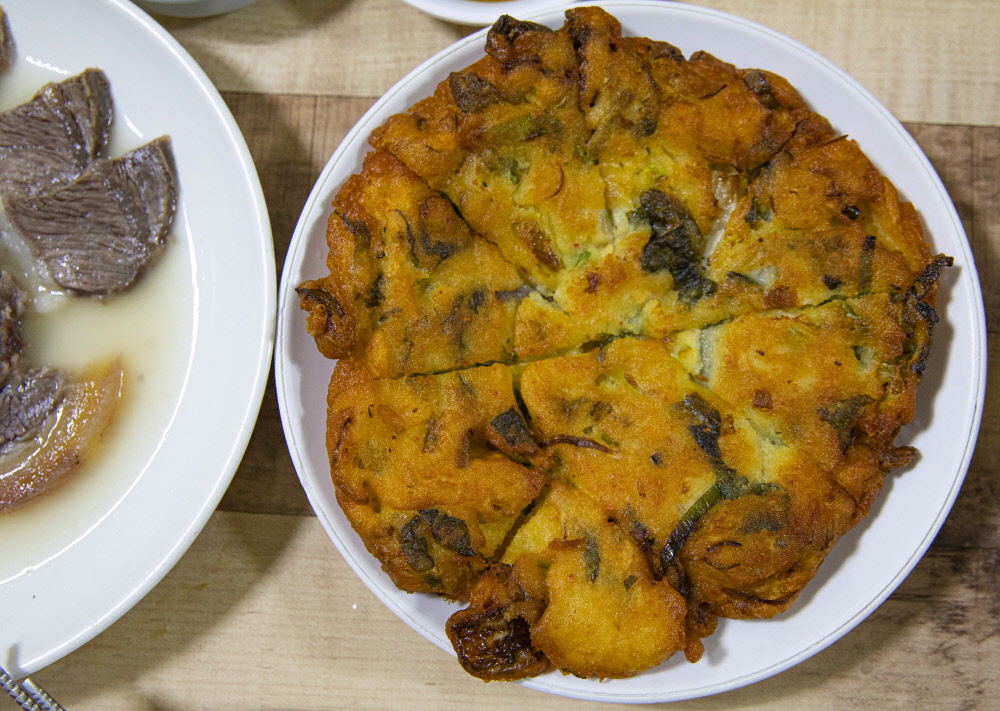 유진식당의 고소한 녹두지짐