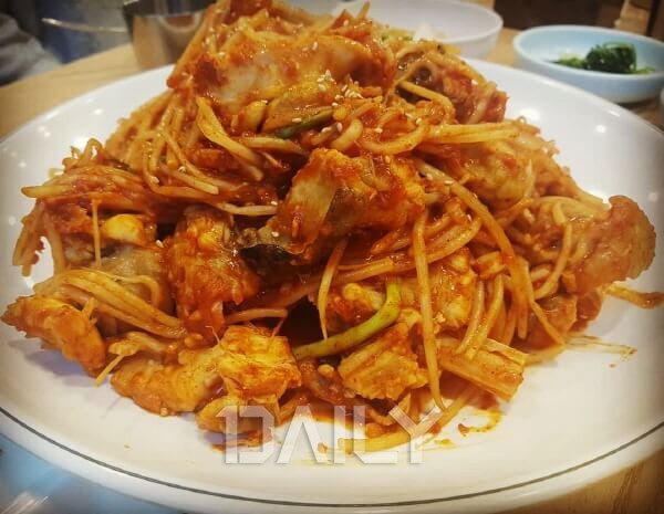 매콤&아삭한 콩나물과 쫄깃한 식감이 