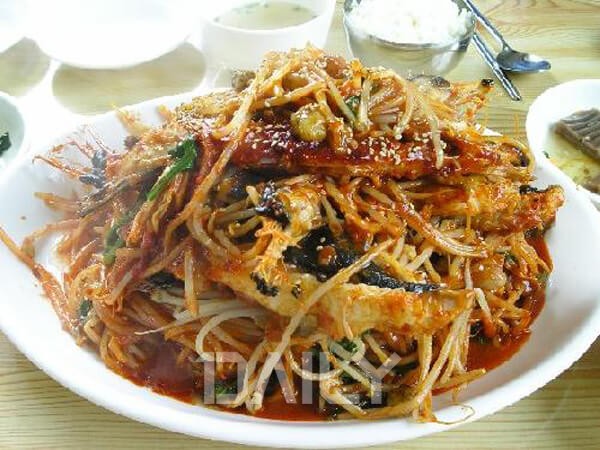 매콤&아삭한 콩나물과 쫄깃한 식감이 