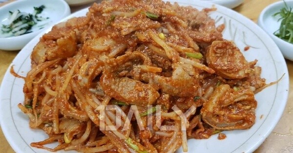 매콤&아삭한 콩나물과 쫄깃한 식감이 