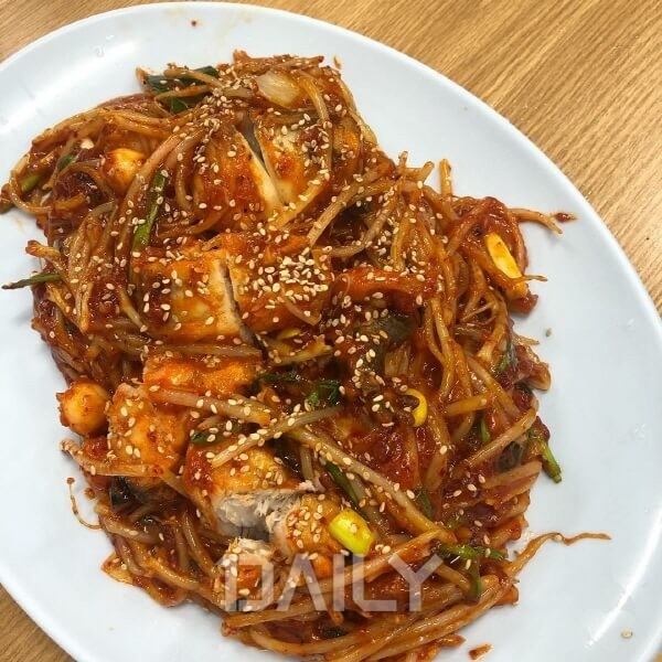 매콤&아삭한 콩나물과 쫄깃한 식감이 