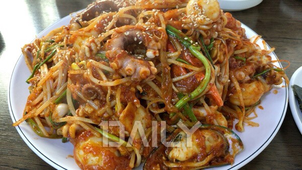 매콤&아삭한 콩나물과 쫄깃한 식감이