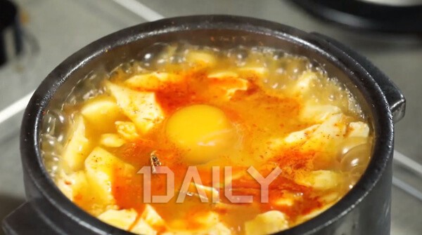 얼큰한 맛이 일품! 바지락 순두부찌개