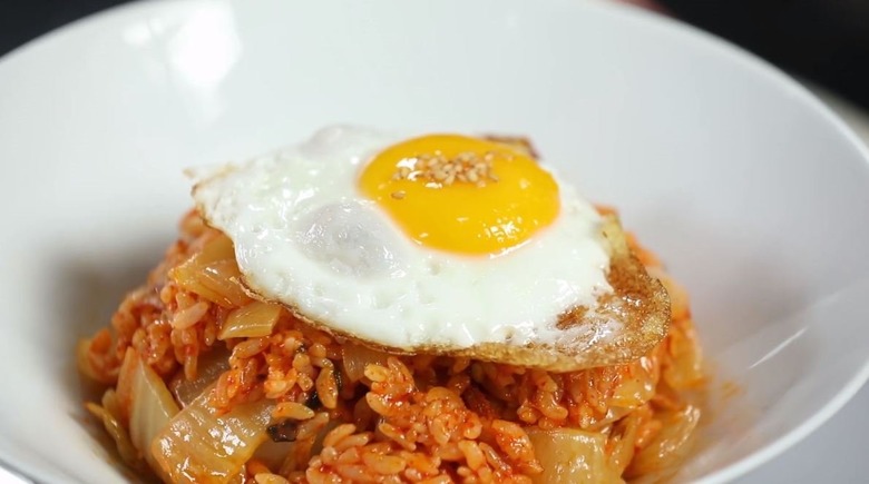 자취생 밥상의 진리! 김치볶음밥 레시
