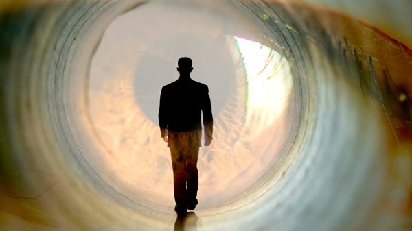 죽음을 겪을 뻔했던 사람들에게서 일어