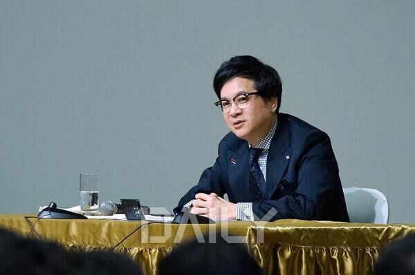 설탕제조사에서 엔터테인먼트산업의 큰 