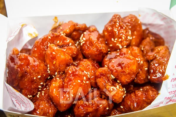 일본에서 떡볶이 먹으려고 줄 선다고?