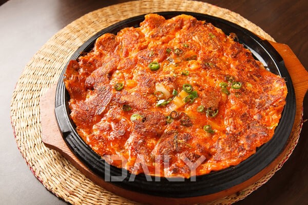 일본에서 떡볶이 먹으려고 줄 선다고?