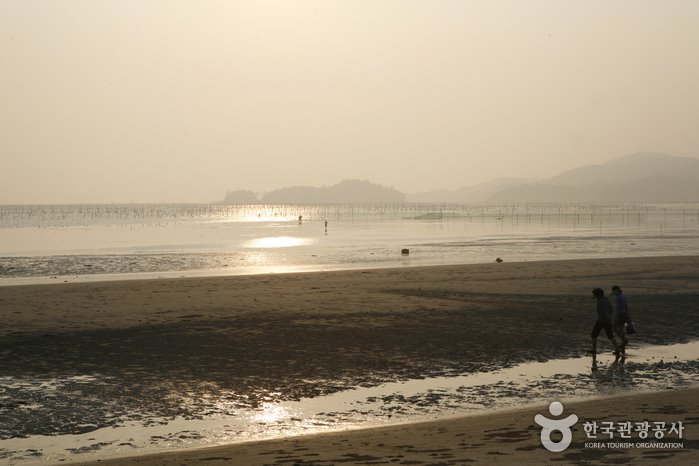 한 폭의 그림같은 황홀한 일몰을 감상