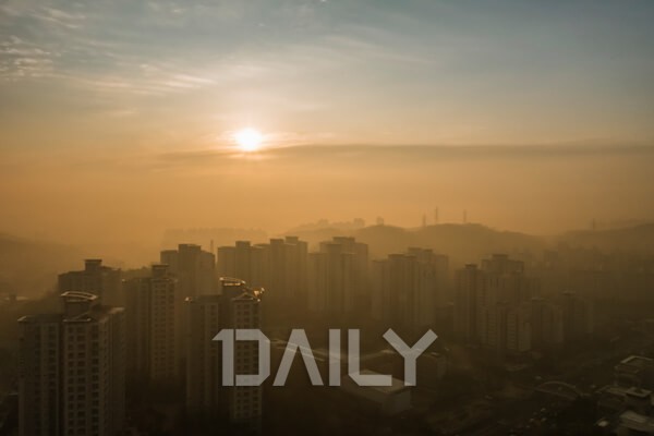 자꾸만 신경 쓰이는 눈곱, 왜 생기는