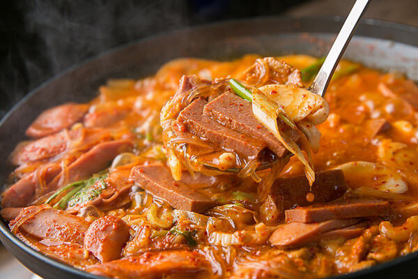 감칠맛의 대명사! 전국 부대찌개 맛집