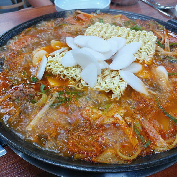 감칠맛의 대명사! 전국 부대찌개 맛집