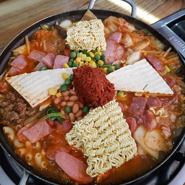 감칠맛의 대명사! 전국 부대찌개 맛집