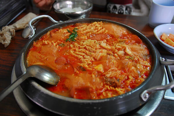 감칠맛의 대명사! 전국 부대찌개 맛집