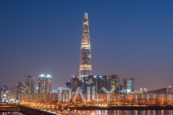 하늘 높이 치솟은 세계 고층 건물 1