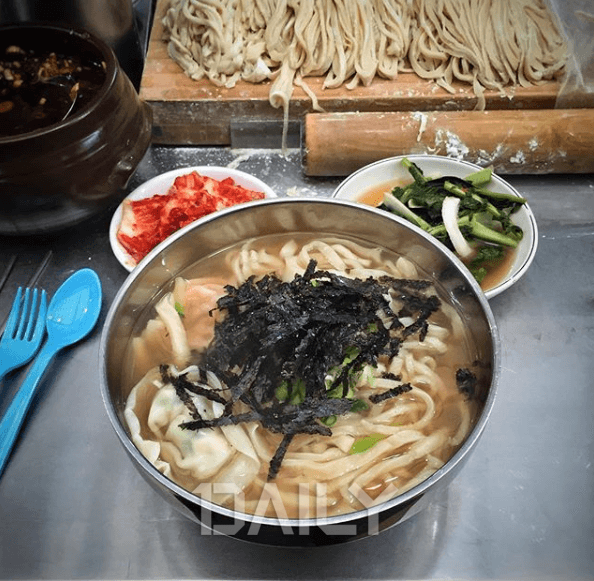 서울 광장시장 먹거리 뿌시기