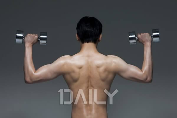 바른 자세를 위한  굽은 어깨 교정 