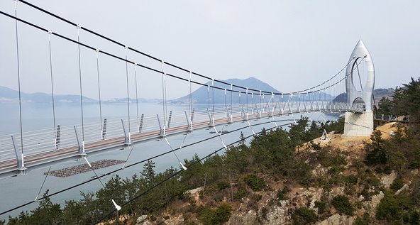자연 절경과 아찔한 스릴을 한 번에!