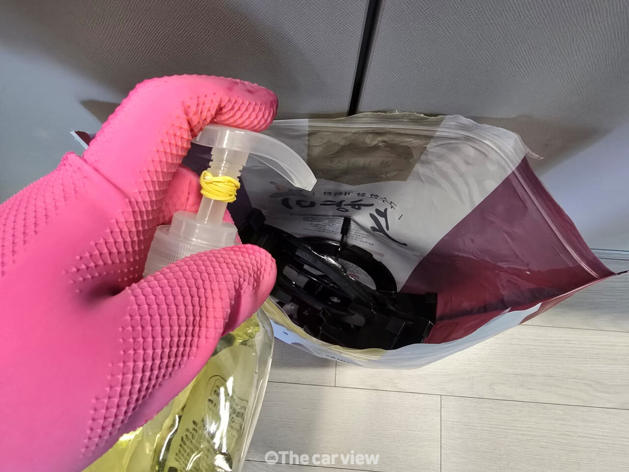 가스레인지 삼발이 쌀포대 설거지 / 사진=더카뷰