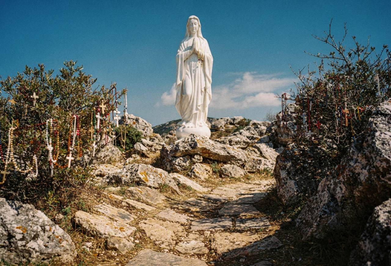 성모마리아상  / 기사의 이해를 돕기 위한 AI생성 이미지