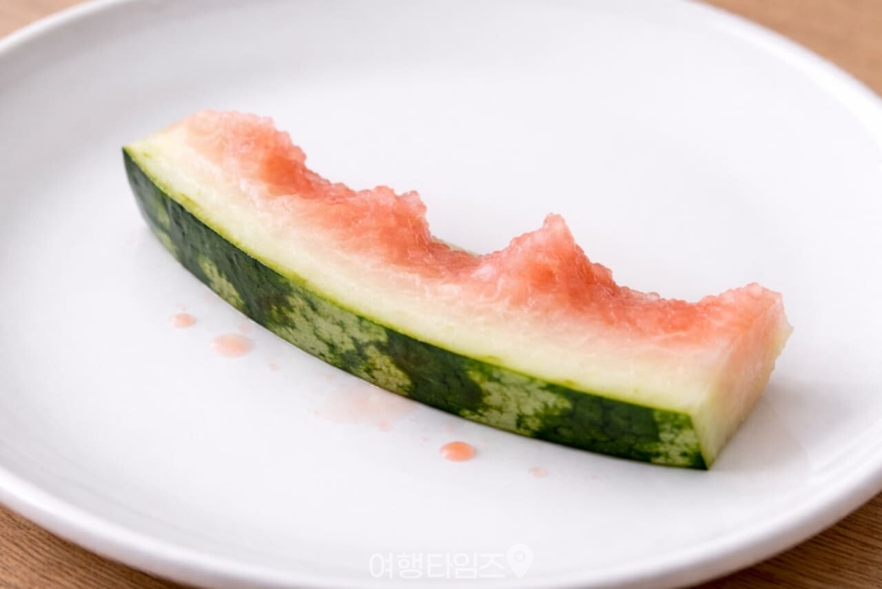 수박 껍질 싱크대 청소 / 사진=여행타임즈