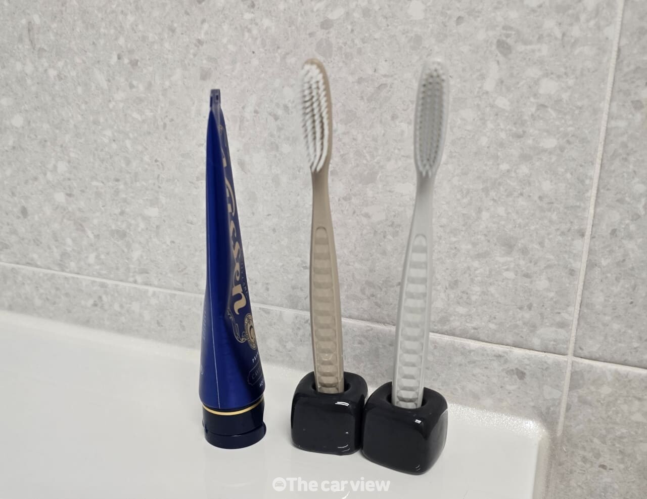 다 쓴 칫솔 청소 / 사진=더카뷰