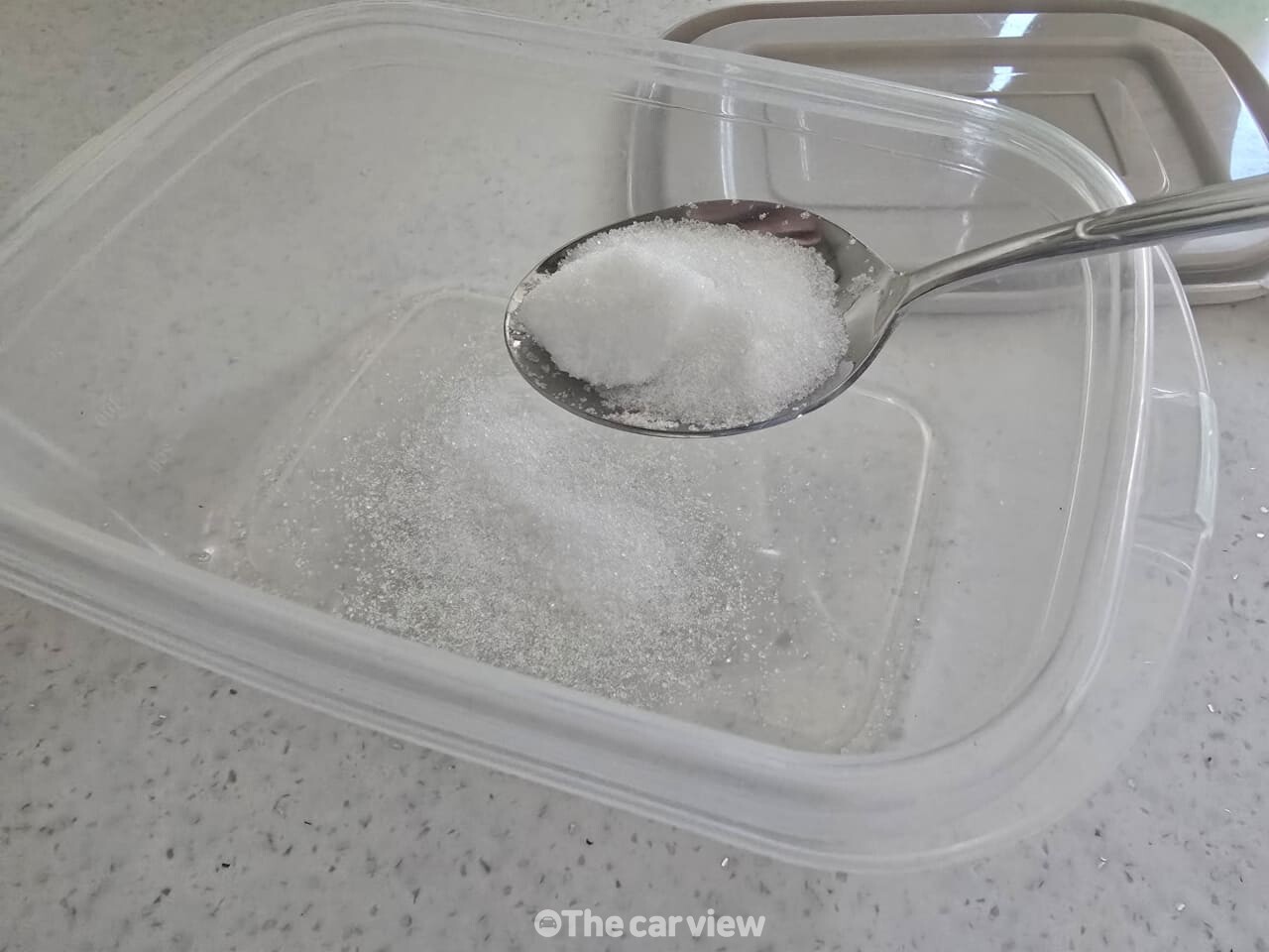 플라스틱 밀폐용기 냄새 제거 / 사진=더카뷰