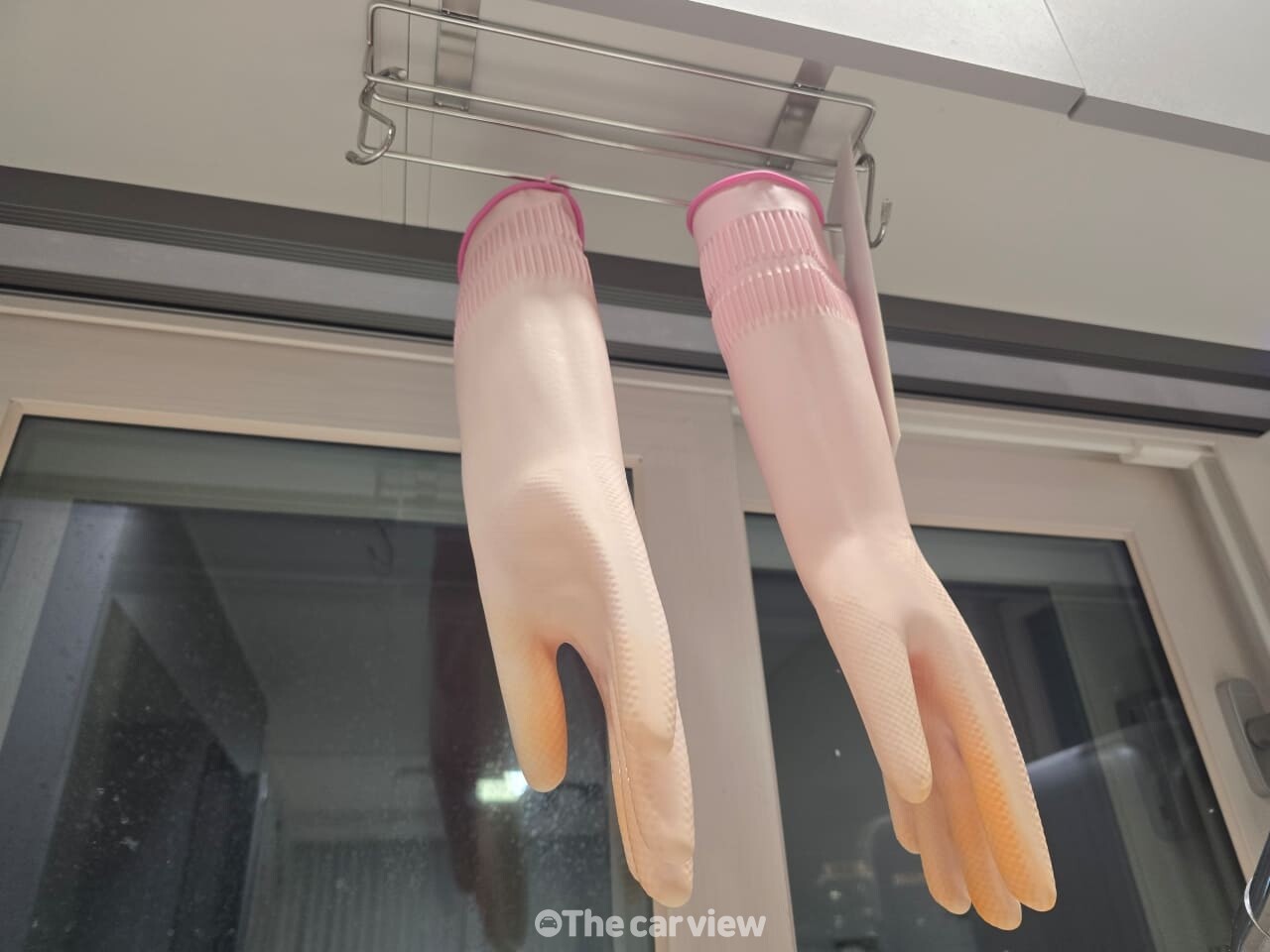 고무장갑 고무 냄새 제거 방법 / 사진=더카뷰