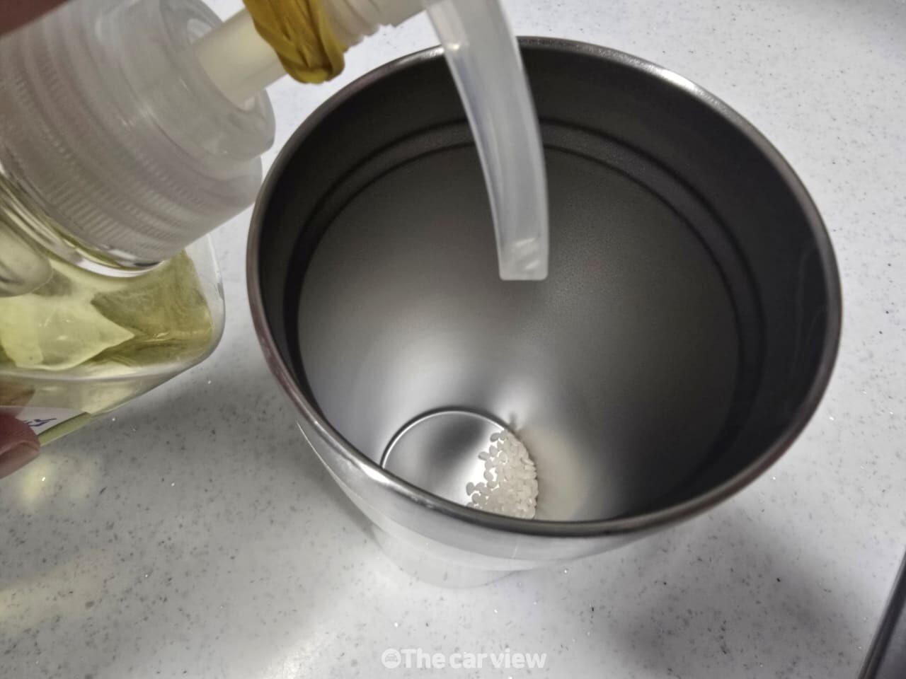 텀블러 물때 설거지 / 사진=더카뷰