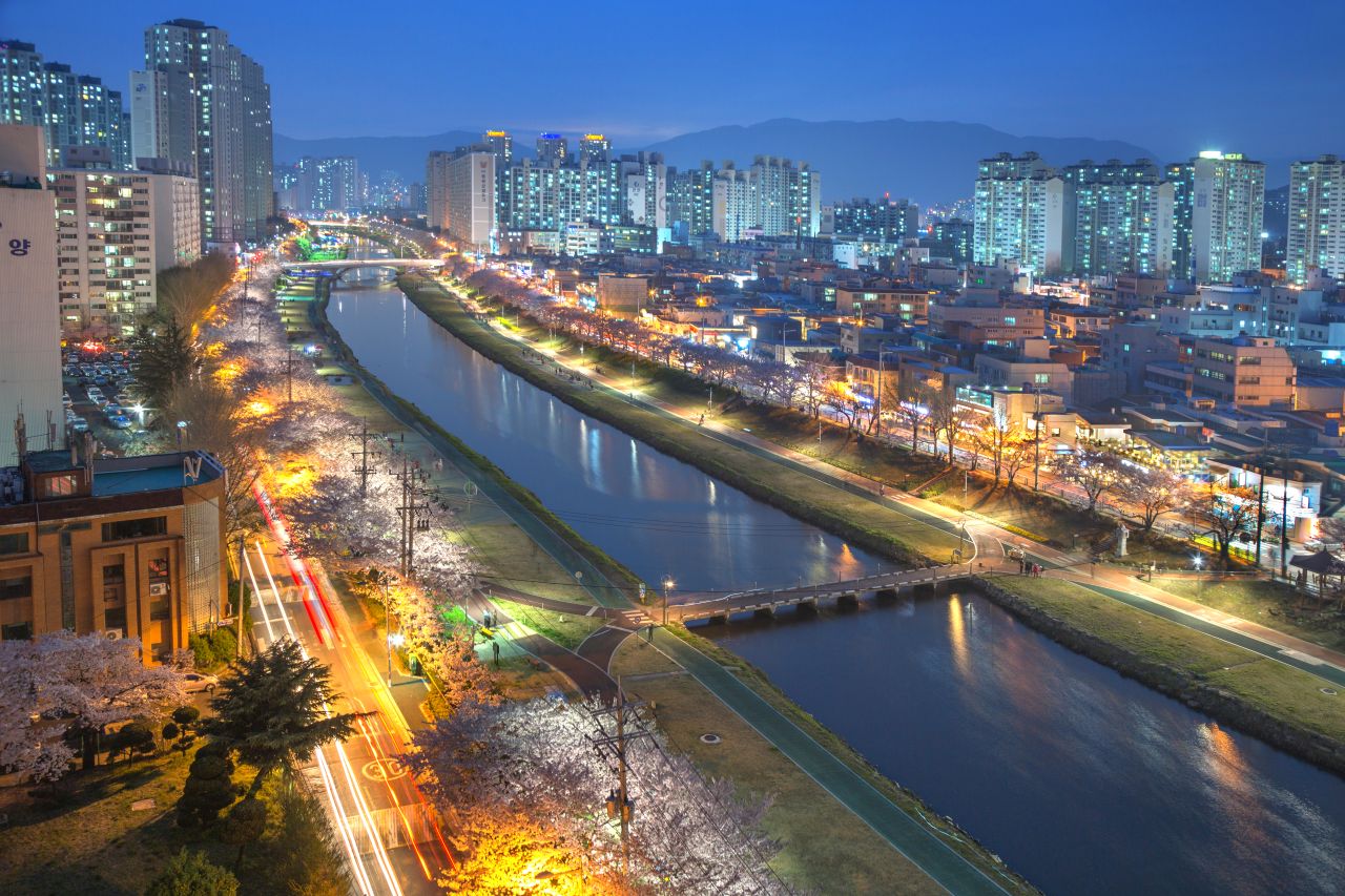 온천천 야경 / 사진=부산관광공사 시민사진기자 권기학