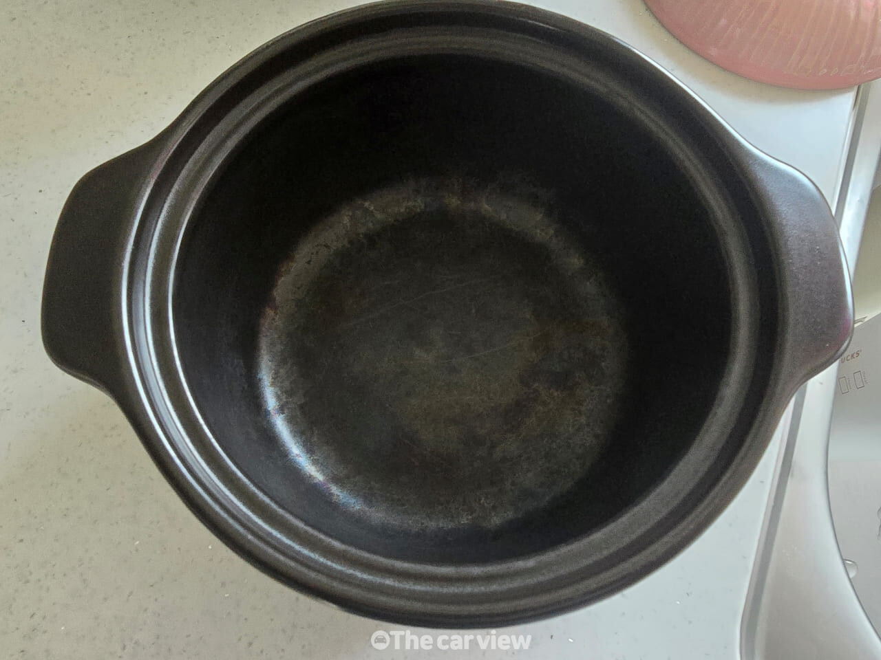 뚝배기 쌀뜨물 설거지 / 사진=더카뷰