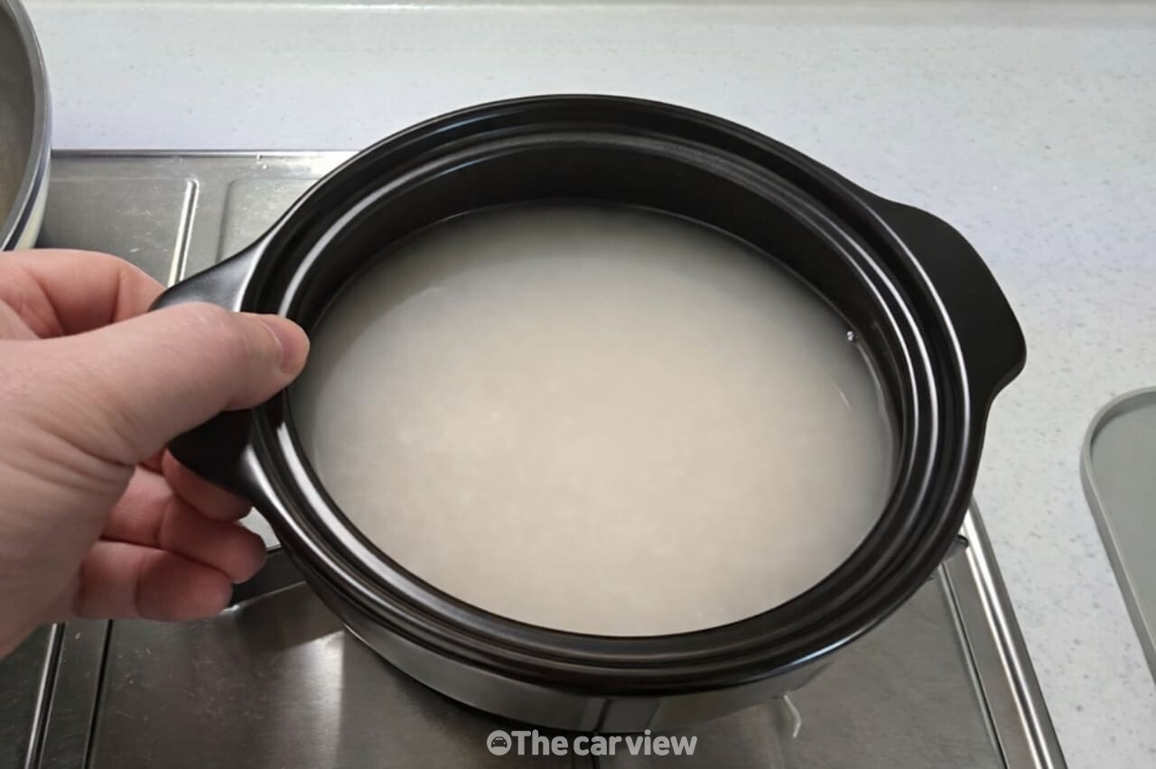 뚝배기 쌀뜨물 설거지 / 사진=더카뷰